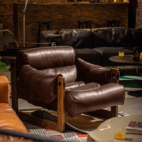 빈티지 매력, 극심한 편안함, 내구적인 스타일을 갖춘 집에 아늑함과 스타일을 더하는 완벽한 안락의자