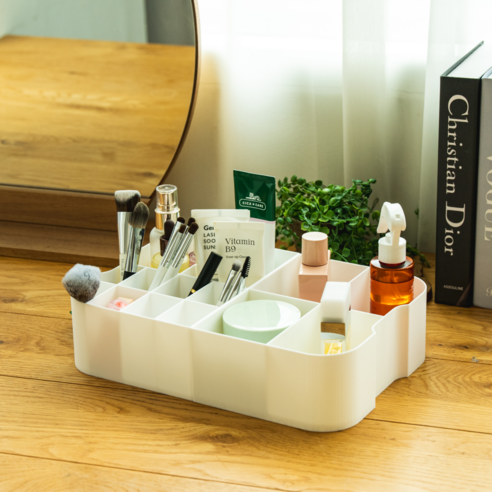 좁은 공간, 깔끔한 수납! 이케아 트롤리 맞춤 수납함으로 육아 공간 효율을 높여보세요.