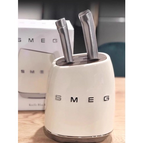 SMEG 빈티지 칼 세트: 주방에 감성을 더하고 요리의 즐거움을 높이다
