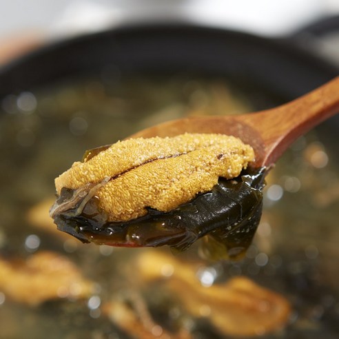 청정 바다에서 채취한 신선한 성게알, 깊고 풍부한 맛과 건강한 영양가