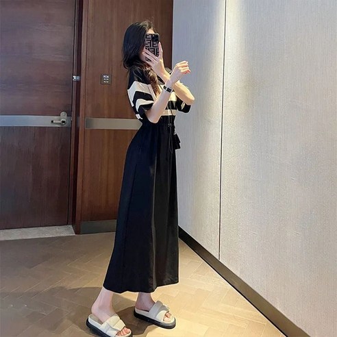 여름철 옷장에 필수적인 편안하고도 세련된 오로라 루즈핏 카라 원피스