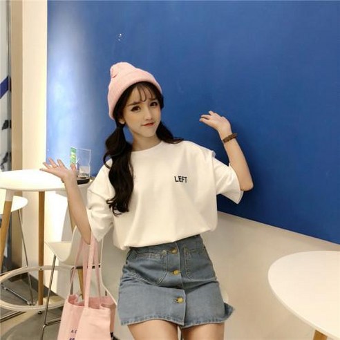 뉴욕 멋쟁이가 입었을 것 같은 반팔티, 알아보세요?
