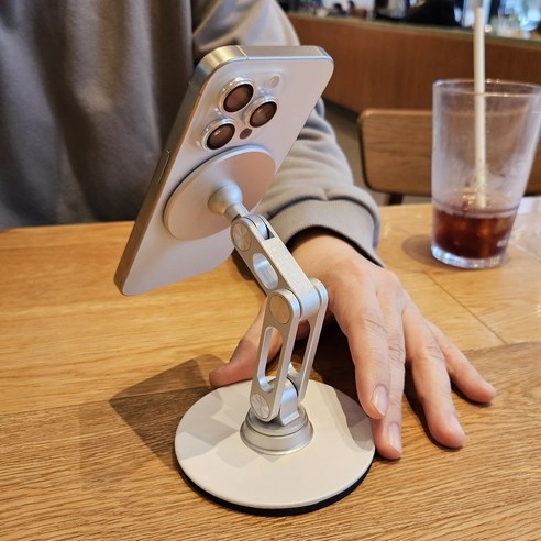 이디스 맥세이프 핸드폰 탁상용 스탠드 로보틱스 자석 거치대, 실버&화이트, 1개