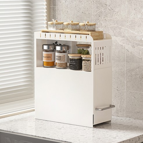 좁은 공간을 스마트하게! 슬라이드 양념 선반으로 공간 활용도를 극대화하세요.