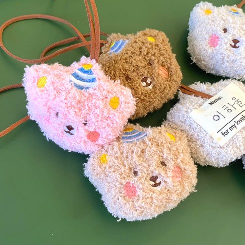 사랑스러운 곰돌이 네임택으로 당신의 여행에 특별함을 더하세요!