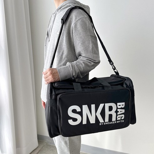 땀 냄새 걱정 없이 깔끔하게! 베리룸 칸막이 축구 운동 가방