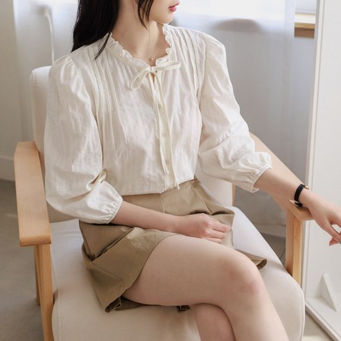 러블리 핀턱 프릴 리본 블라우스