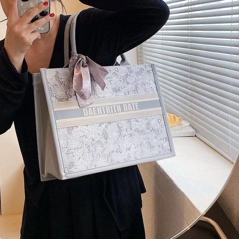 큰귀멍멍 사각 여성 가방 토트백 데일리가방