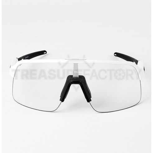 오클리 수트로 라이트: 스타일과 기능성을 겸비한 변색 선글라스로 눈 건강과 패션을 동시에!