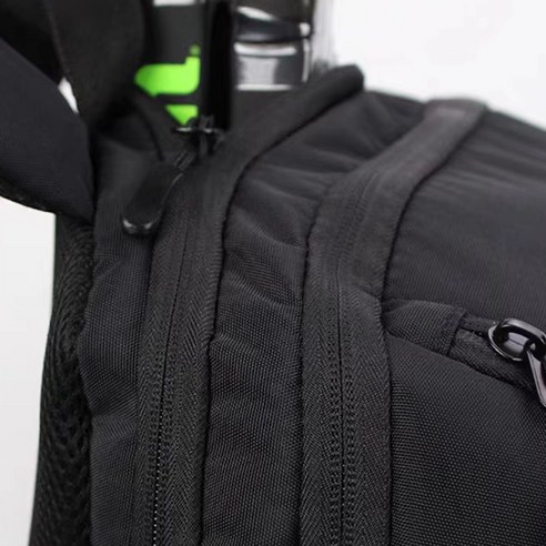 테니스 애호가를 위한 필수품: 내구성 있고 편안한 윌슨 슈퍼투어 프로스태프 가방