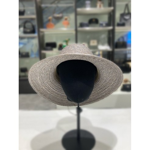 햇빛은 막고 스타일은 살리는, 사계절 필수템 헬렌카민스키 프리마 10 버킷햇