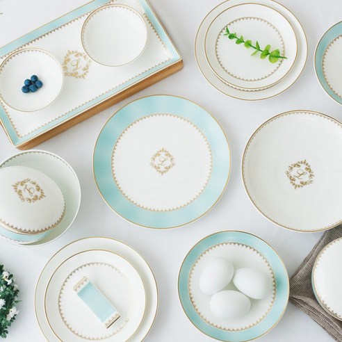 전통과 현대의 조화, 한국도자기 본차이나 예단반상기로 품격 있는 시작을 선물하세요.