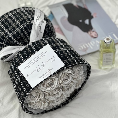 플로리스트 디자인 럭스코코 꽃다발 비누꽃 12송이 + 안전박스 + LED전구