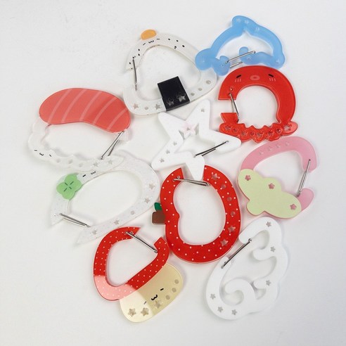 일상에 사랑스러움을 더하는 청년토이 아크릴 카라비너