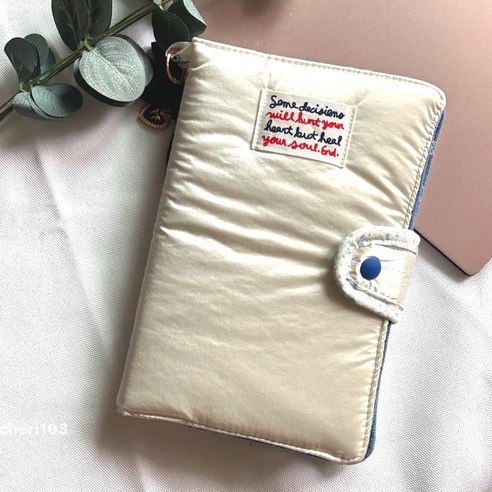 섬세한 벨벳 광택과 아이보리의 따스함으로 완성하는 나만의 공간, 몽쉐리103 북커버