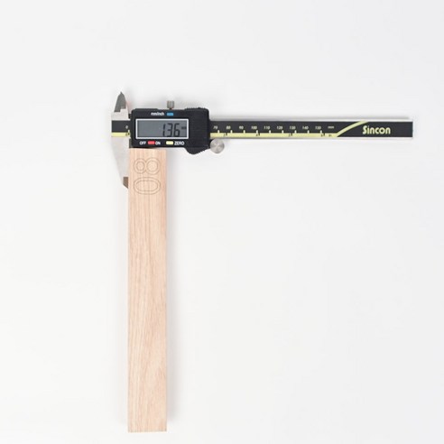 현관의 품격을 높이는 섬세한 선택, PVC 우드컬러 마감재