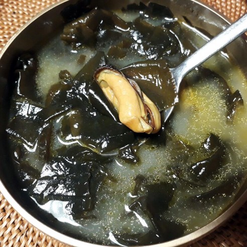 내고향맛기차 국산 삼천포 잘말린 건홍합 특품은 국내에서 생산된 건어물로 다양한 용도로 활용할 수 있으며, 개별포장으로 사용하기 편리한 제품입니다.