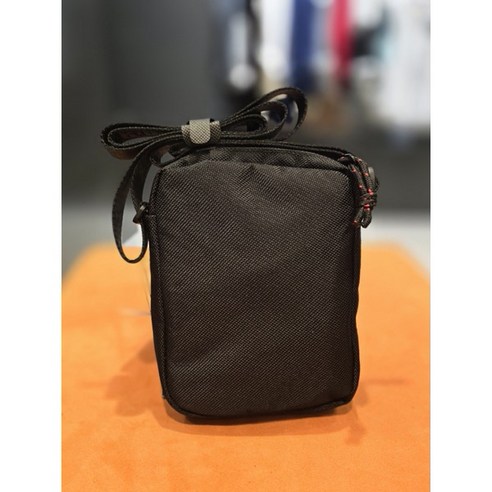 스타일과 실용성을 모두 갖춘 나이키키즈 조던 미니 크로스백