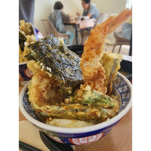 신선한 노바시새우로 만든 맛있는 수제 새우튀김