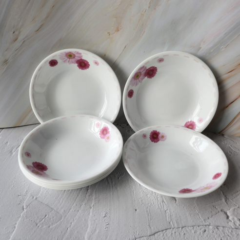 핑크 데이지로 물든 식탁, ******이 선사하는 행복한 식사