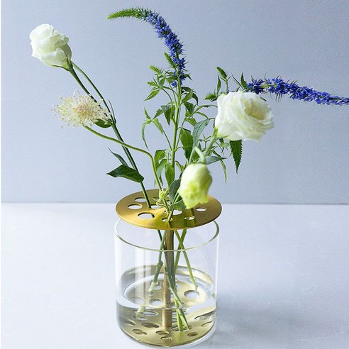 삭막한 일상에 생기를 불어넣는 프리츠한센 이케바나 화병