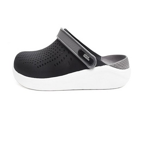 펀칭 슈즈로 통기성이 뛰어나고 발에 달라붙지 않아 편안한 착화감을 제공