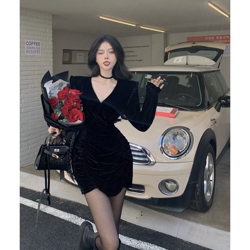 벨벳 미니 블랙 스커트 여 헵번 브이넥 원피스 ins 봄 슬림 주름 스커트 긴팔 힙스터 스커트