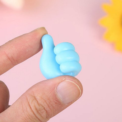 깔끔하고 편안한 작업공간을 위한 데일리퍼블릭 엄지 충전기 전선 케이블 정리 홀더 걸이