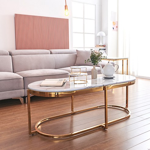 공간에 예술을 더하는 몬스 대리석 골드 소파 테이블