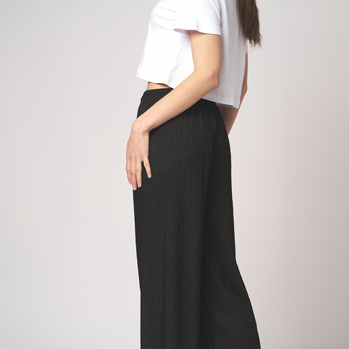편안함과 스타일의 완벽한 조화: 멜팅유의 와이드 플리츠 밴딩 팬츠