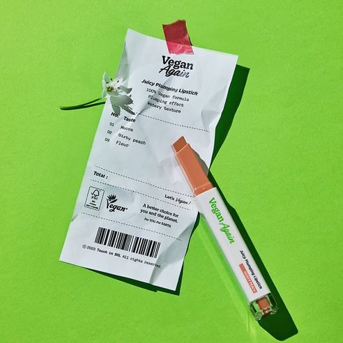 비건 친화적이고 영양가 높은 터치인솔 쥬시 플럼핑 립스틱으로 완벽한 입술 연출