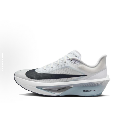 발에서 피어나는 자유, 나이키 줌 플라이 6: 당신의 러닝 여정에 날개를 달아줄까요? 줌플라이6