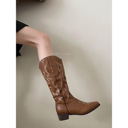 코디 고민 끝! 에쥬아 빈티지 통굽 부츠 하나로 스타일 UP!