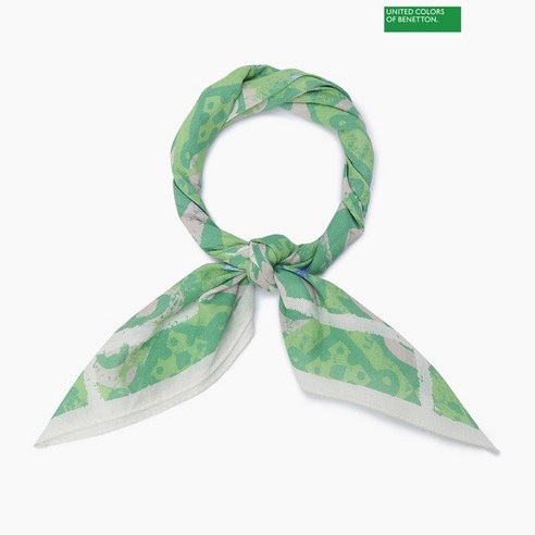 싱그러운 초록빛으로 완성하는 당신의 스타일, 베네통 쁘띠 사각 스카프