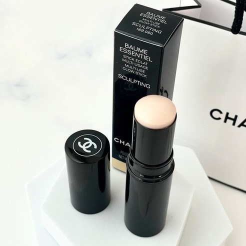 섬세한 광채로 완성하는 입체적인 아름다움, 샤넬 바움 에쌍씨엘