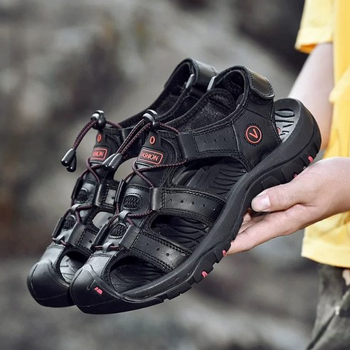 편안하고 세련된 보이앤맨 소가죽 남자 샌들로 여름을 스타일리시하게 보내세요.