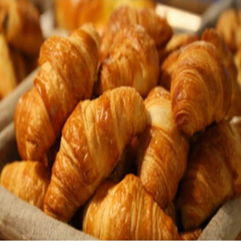 갓 구운 빵의 행복, 신세계 모닝빵 & 크로아상 생지 듀오로 시작하세요!