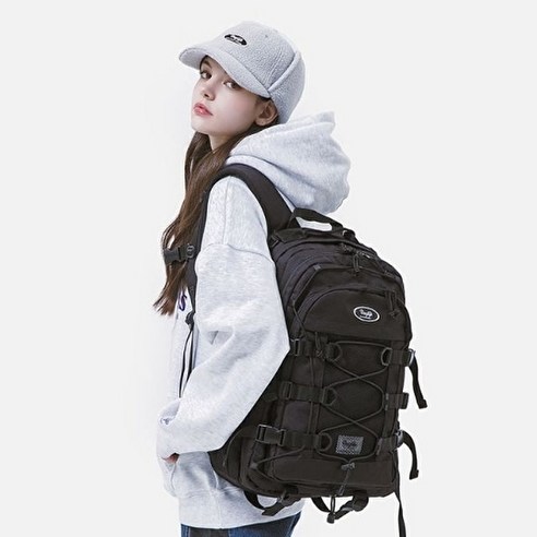 편리한 수납, 튼튼한 제작, 편안한 착용감, 스타일리시한 디자인을 제공하는 데이라이프 더블 스트링 백팩 (블랙)