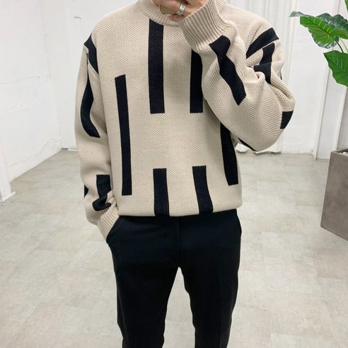 겨울철 패션에 완벽한 스타일리시한 스틱 라운드 니트