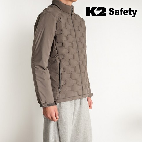 K2 슬림 패딩 자켓 브라운은 남성을 위한 경량 겨울 자켓입니다.