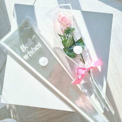 섬세한 레터링과 투명한 OPP 비닐로 선물에 감동적인 표현을 더하는 감성적 포장지