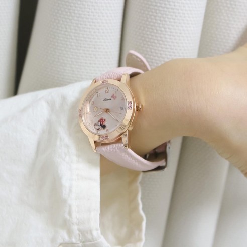 어린 소녀들의 시간 관리에 스타일과 실용성을 더하는 미니마우스 손목시계