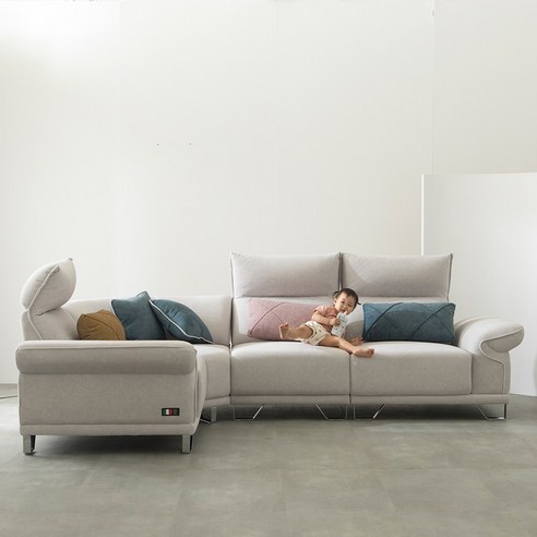 당신의 공간에 편안함과 아름다움을 더하는 가구모티브 그래비티 조야 패브릭 소파