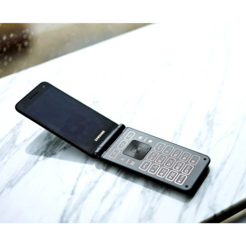 갤럭시폴더2로 스마트한 편리함을 누려보세요.