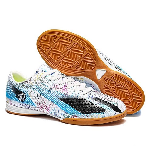 넓은 발볼을 위한 궁극의 퍼포먼스 파트너, BIKASU 축구화