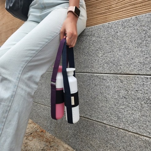 세련되고 기능적인 텀블러 가방으로 수분 유지와 필수품 수납이 편리함