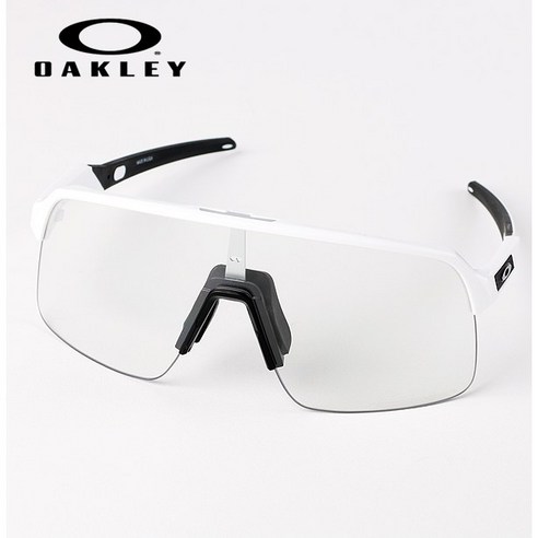 눈부심은 이제 그만! 오클리 수트로 라이트 변색 선글라스로 완성하는 스타일과 편안함 오클리변색선글라스