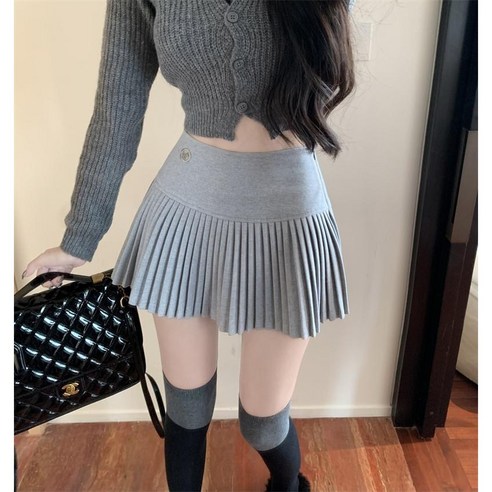 에이투도어 a라인 모직 플리츠 주름 미니 스커트 추천상품 에이투도어의 세련되고 따뜻한 A라인 모직 주름 미니 스커트: 세련된 스타일과 따뜻한 편안함의 조화