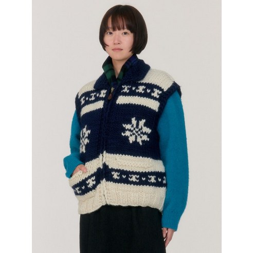 12월 26일 도착예정 시엔느 SIENNE Deer Cowichan Pure Wool Vest Navy