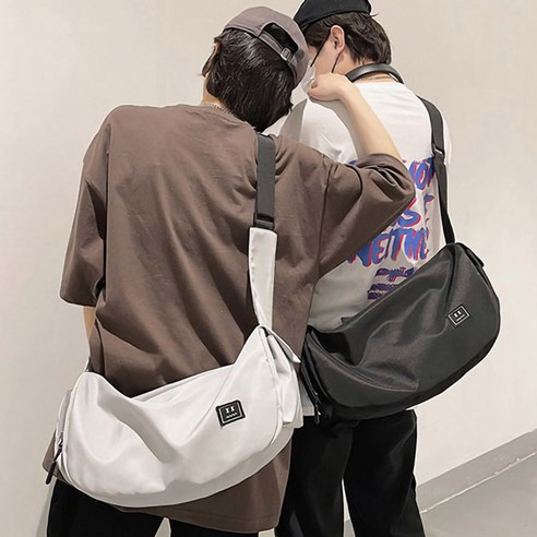 남여공용 아웃도어 패션 메신저백